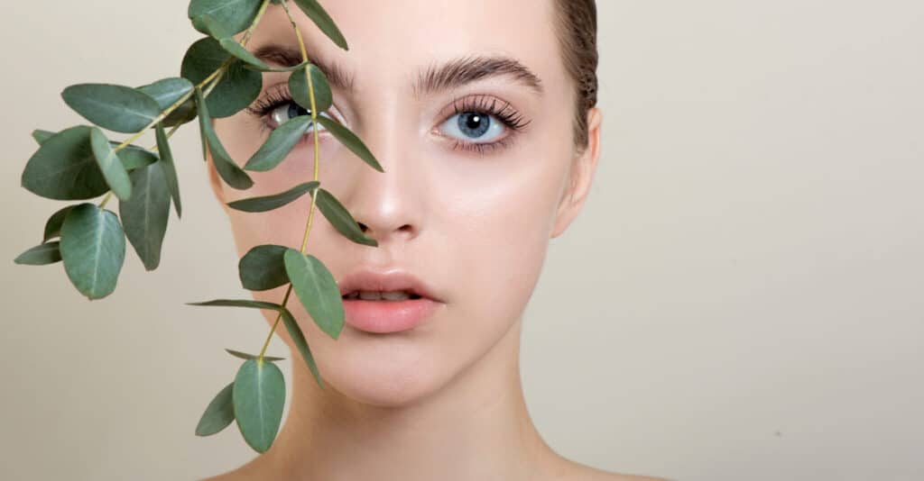 ANEOMED Cosmetics FROM ZERO TO LASH Model Wimpernwachstumsserum ohne Hormone vegan