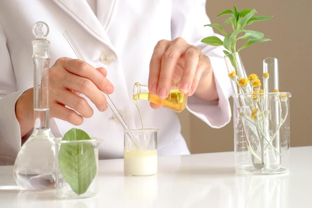 ANEOMED Cosmetics natürliche vegane Inhaltsstoffe im Labor Zusammensetzung