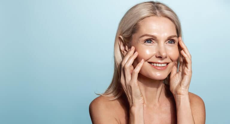 ANEOMED Cosmetics Longevity Ältere Frau